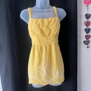 TORRID ~ Beautiful Embroidered Yellow Top